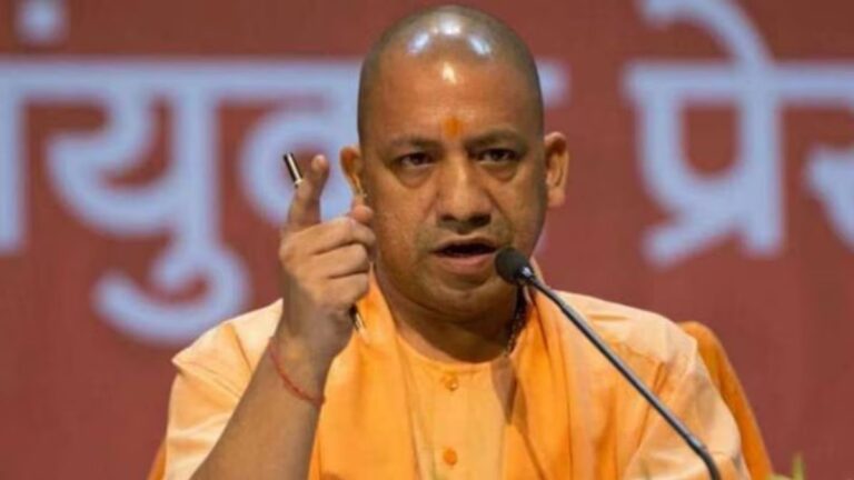 योगी आदित्यनाथ ने सपा पर साधा निशाना, दंगे-कर्फ्यू से लेकर टिकट वितरण तक उठाए सवाल