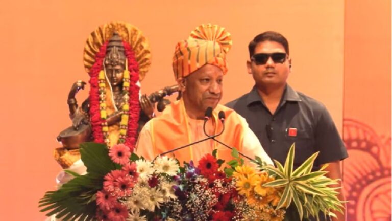 Uttar Pradesh News: लोहिया लॉ यूनिवर्सिटी के दीक्षांत समारोह में योगी का पिछली सरकारों पर निशाना