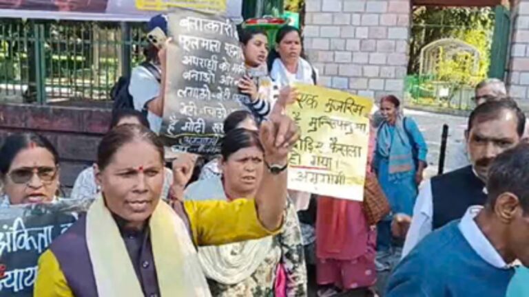 देहरादून में अंकिता भंडारी को न्याय दिलाने की मांग, कांग्रेस की बाइक रैली से घंटाघर पर जाम