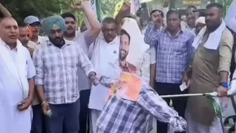 Yamunanagar News: ‘मेरी फसल-मेरा ब्यौरा’ पोर्टल पर अड़की धान की खरीद, यमुनानगर में भड़के किसानों ने फूंका सीएम सैनी का पुतला