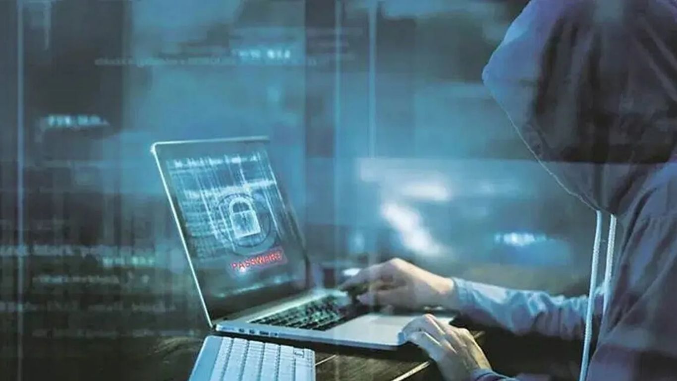 Jind Cyber Fraud News: न OTP शेयर किया न लिंक खोला, फिर भी दो बैंक खातों से उड़ गए 1.01 लाख रुपये, जींद में हड़कंप