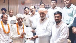 Meri Policy Mere Hath Haryana: हरियाणा में ‘मेरी पॉलिसी मेरे हाथ’ ड्राइव तेज, किसानों को मिले फसल बीमा के अधिकार पत्र