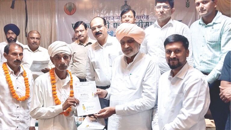 Meri Policy Mere Hath Haryana: हरियाणा में ‘मेरी पॉलिसी मेरे हाथ’ ड्राइव तेज, किसानों को मिले फसल बीमा के अधिकार पत्र